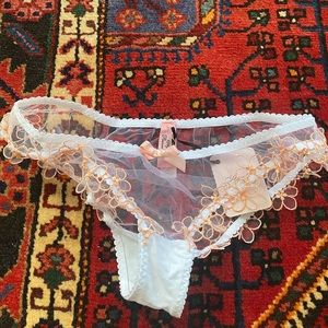 Agent provocateur underwear white with daisies